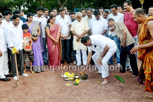 Minister Rai lays foundation for Rs 29-lac Kadri Park entrance gate